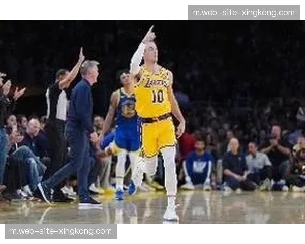 肯纳德季后赛经验价值 湖人关键战外线稳定性获保障